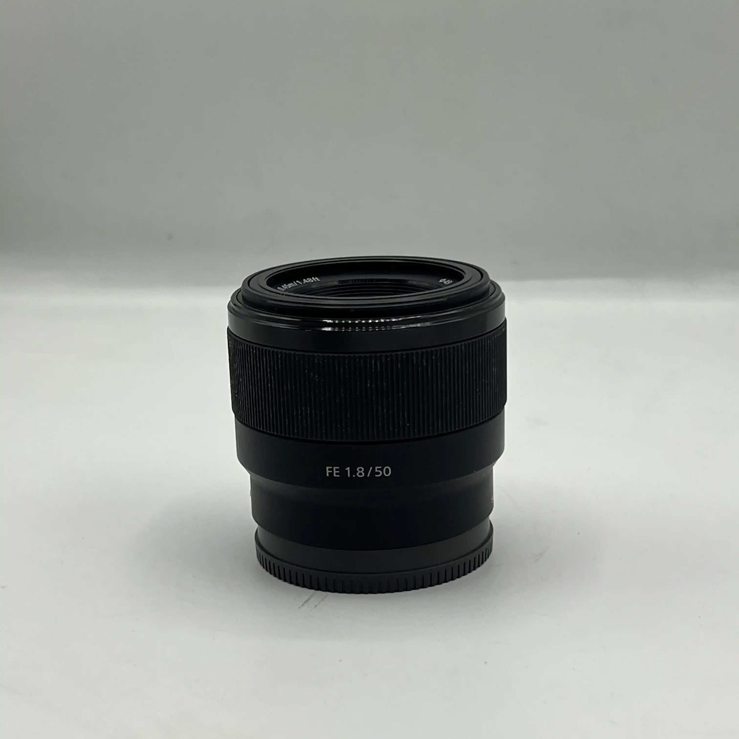 لنز حرفه‌ای سونی | Sony 50mm F1.8 دست دو